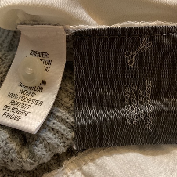 VERA WANG SWEATER - Picture 9 of 9